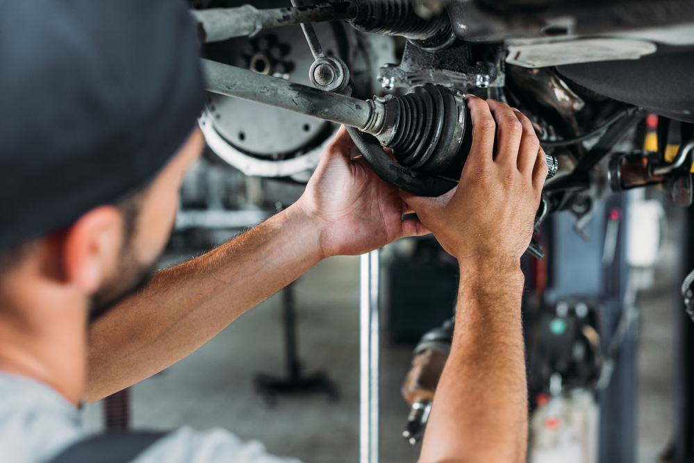 auto mechanic in San Diego working